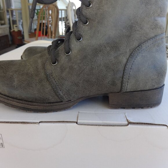 Just Fab Nyaling women's size 9 Grey ankle boot, faux leather, heel top sock - Picture 12 of 14